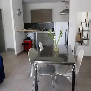 appartement-proche-du-groupama-stadium-et-zi-meyzieu.hotels-rhonealpes.com/
